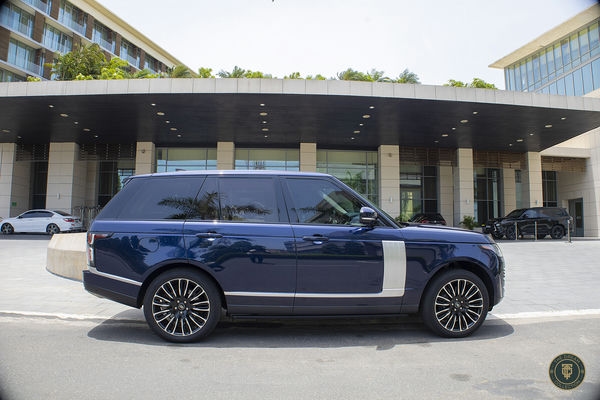 Land Rover Range Rover Supercharged angle 2